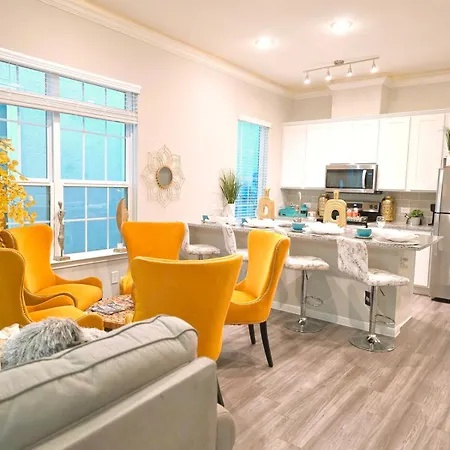 Adorable Luxury Livin Vila